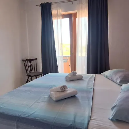 S Pogledom Na Ap3 Jelsa (Hvar)
